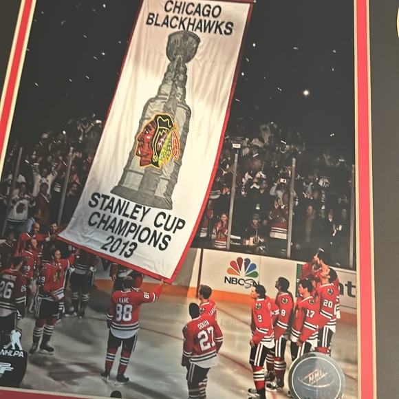 2013 Chicago Blackhawks 17 Secs Autographed Pucks - Picture 2 of 12